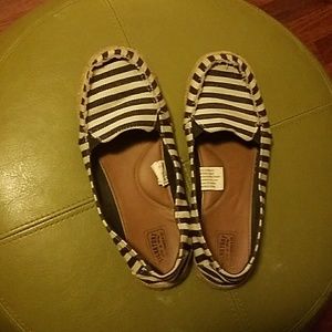 🌼Navey blue stripped slip-ons🌼